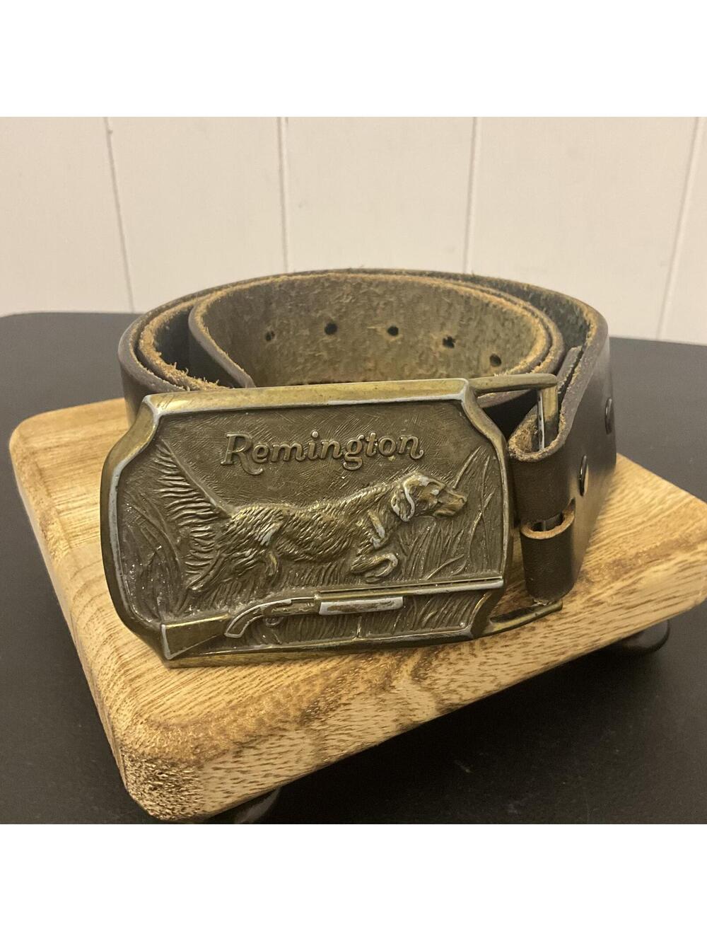 Vintage 1974 Remington Arms Company Bird Dog Shotgun Hunting Belt Buckle USA